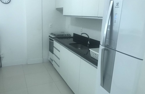 Praia dos Amores House | TRIPLEX/PRAIABRAVA/AR/SWIMMING POOL/3VAGAS/BARBECUE/CLOSED CONDOMINIUM