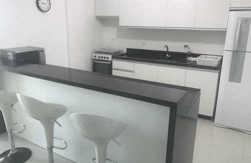 Praia dos Amores House | TRIPLEX/PRAIABRAVA/AR/SWIMMING POOL/3VAGAS/BARBECUE/CLOSED CONDOMINIUM