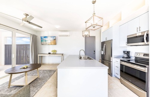 Discovery Bay Villa | Tropical Waterfront Cooper Jack Bay Villa