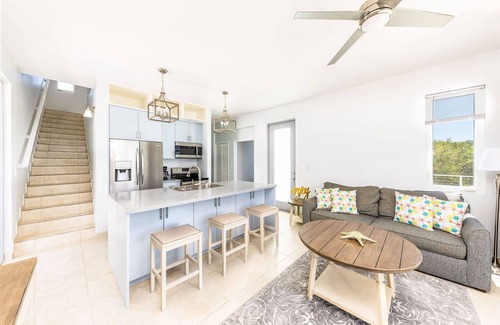 Discovery Bay Villa | Tropical Waterfront Cooper Jack Bay Villa