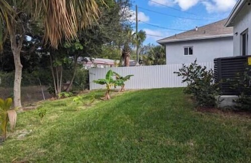 Downtown Fort Lauderdale House | Tropical 1-2BR Retreat Near Beach, Airport & Downtown
