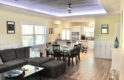 Eden Pines House | Tropical 5BR Paradise, Private Pool, Hot Tub, Canal Access – Sleeps 12