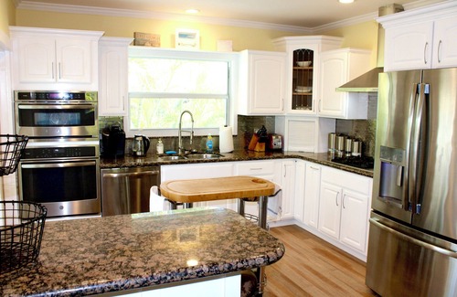 Eden Pines House | Tropical 5BR Paradise, Private Pool, Hot Tub, Canal Access – Sleeps 12