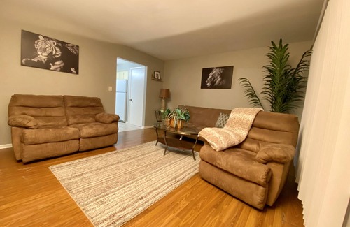 Fox Valley Apartment | Tropical Apartment Overlooking Golf Course, Minutes to Attractions