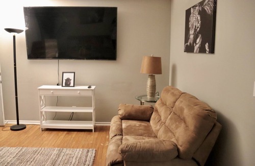Fox Valley Apartment | Tropical Apartment Overlooking Golf Course, Minutes to Attractions