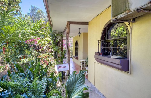 Esterillos Centro Apartment | Tropical Beachside Oasis Villa With Pool And Garden