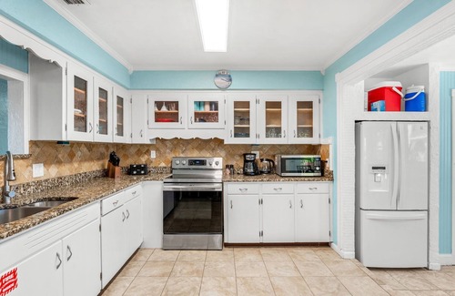 Snug Harbor Estates House | Tropical Beachside House w/Backyard Oasis, Fire Pit, BBQ & Outdoor Patio
