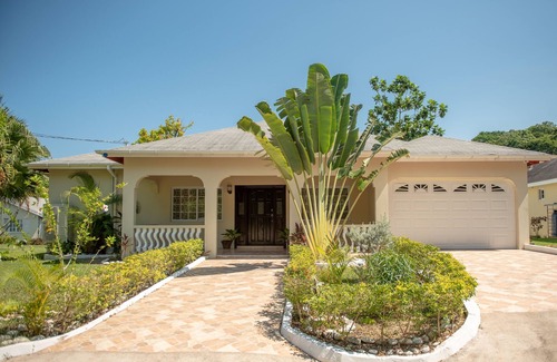 St. Ann's Bay Villa | Tropical Escape Villa - Jamaica