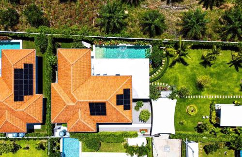 Hua Hin Apartment | Tropical Family Villa with Pool Garden ML103