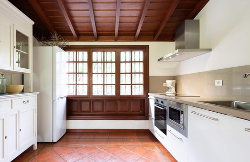 Cruz de los Martillos Villa | Tropical garden Holiday Home