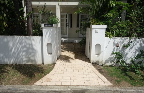 Douglas Villa | Tropical garden villa 3 bedroom all en-suite, 7 minutes walk to fabulous beach