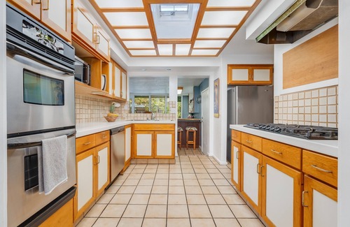 Kailua House | Tropical Gardens,4 Bdr, Large Yard, Pool, 5 min Walk to Beach,Koi Pond, Kailua