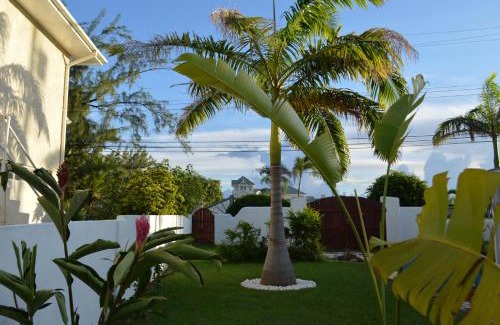 Silver Sands Apartment | Tropical Gecko Studio - Sweet Jewel Apartments