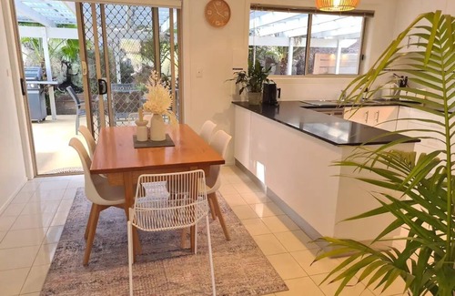 Calwell House | Tropical Gem - Outdoor Jacuzzi