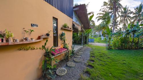 Catangnan Apartment | Tropical Haven with Dedicated Office Space in Siargao