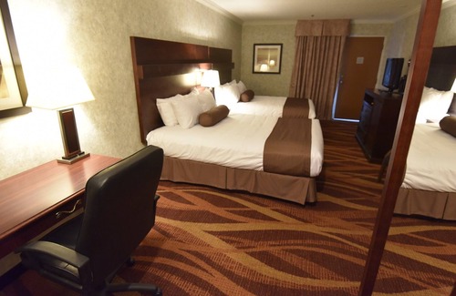 North Battleford Hotel | Tropical Inn