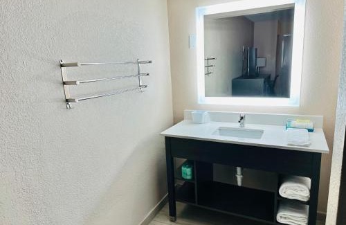 Clearwater Hotel | Tropical Inn & Suites, downtown clearwater