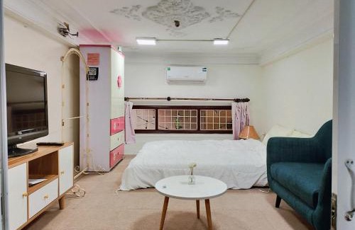 Hoan Kiem House | Tropical land little Hanoi homestay