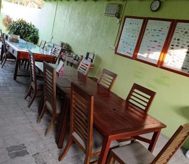 Hanimaadhoo House | Tropical Lodge
