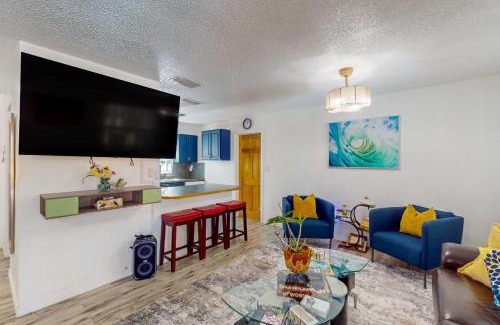 Pinellas Park House | Tropical Mango