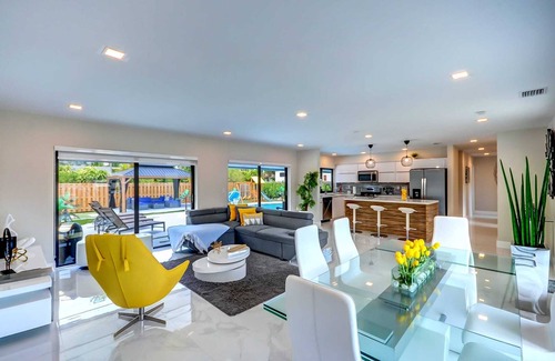 West Perrine House | Tropical Miami/Heated pool/Basketball Court/Pin Pong Table/Patio Chess/Mini Golf
