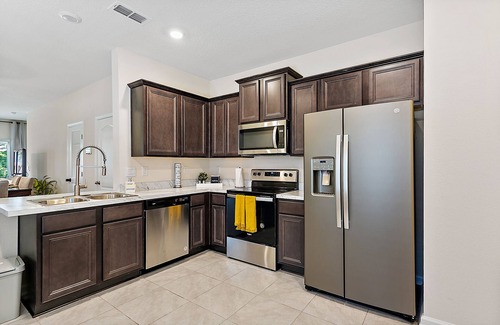 Baymeadows House | Tropical Oasis ,3 bedroom ,patio playground, dog park