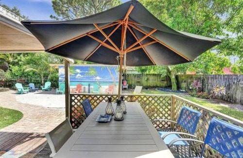 Riverside Park House | Tropical Oasis - BBQ and Beach-Inspired Nook