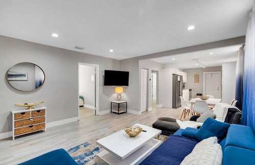 Central Oakland Park House | Tropical Oasis Retreat in Oakland Park, FL by RedAwning