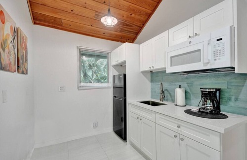 Riverside Park Apartment | Tropical Oasis: Studio w/Pool