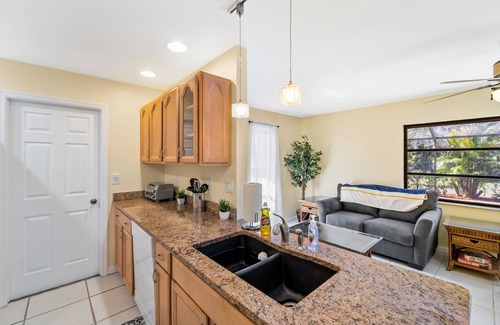 Port Charlotte - Charlotte Harbor House | Tropical Palm Oasis - Cozy Private Heated Pool Home!