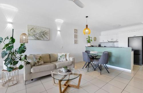 Westcourt Apartment | Tropical Paradise Cairns - 9 Pools Gym BBQ