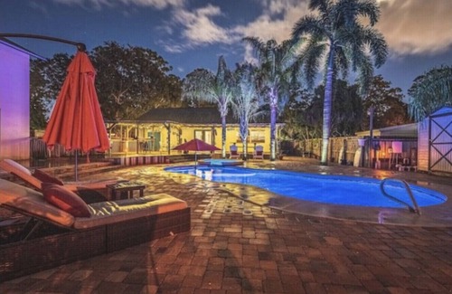 June Park House | Tropical Paradise w/Pool |Spa| Pickleball | Beach