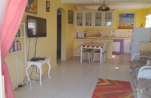 Retreat Apartment | Tropical Pearl - Lovely two bedroom apartment