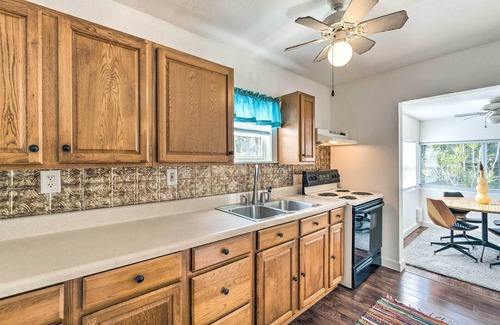 Charlotte Harbor Cottage | Tropical Port Charlotte Cottage - Walk to Bay!