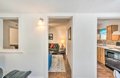 Charlotte Harbor Cottage | Tropical Port Charlotte Cottage - Walk to Bay!