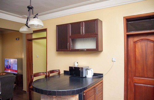 Kampala Apartment | Tropical Serenity Munyonyo-2 Mins to Speke Resort