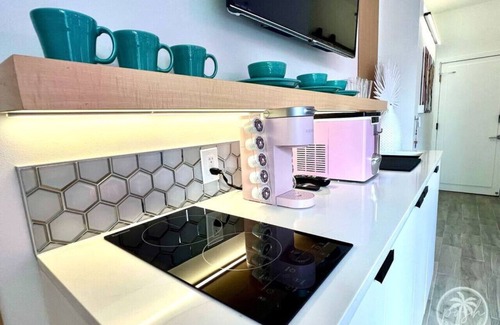 Miami Beach Apartment | Tropical South Beach Condo - 1 Block to Beach!