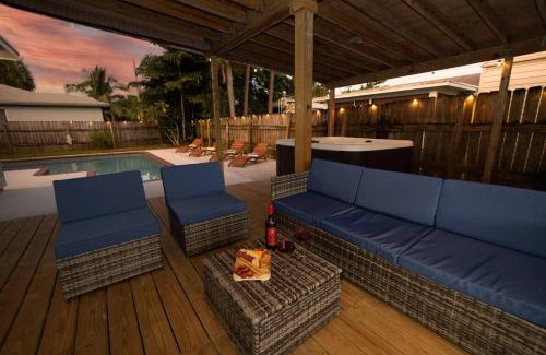 Boynton Beach Villa | Tropical Spa Escape Sauna Pool Hot tub Firepit BBQ