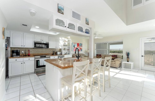 Port Isabel House | Tropical SpaceX Retreat