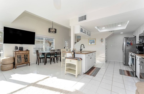 Port Isabel House | Tropical SpaceX Retreat