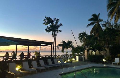 Sunset Crest Apartment | Tropical Sunset Beach Apartment Hotel