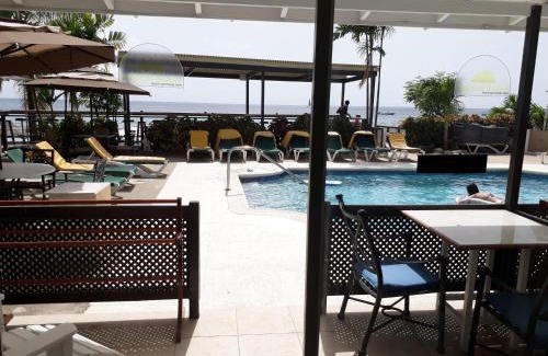Sunset Crest Apartment | Tropical Sunset Beach Apartment Hotel