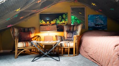 Germantown House | Tropical Tiki Hut