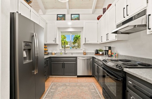 Kaiulani House | Tropical Vibes & Sunset Skies