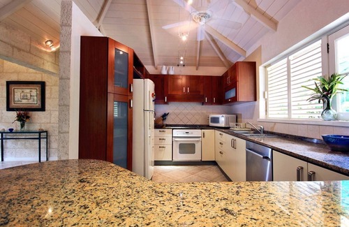 Gibbs Bay Villa | Tropical Villa with Pool Near Beach - Jessamine (3 bed)