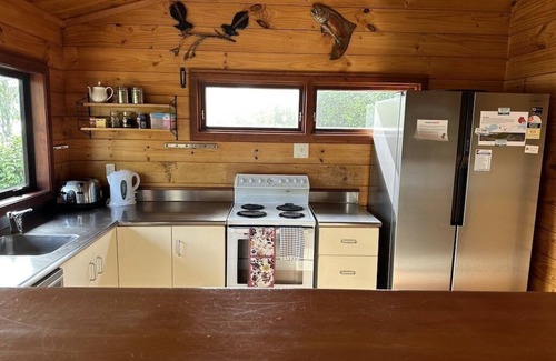Lake Tarawera House | TROUT WOODS (LARGE TARAWERA HOME LAWN TO LAKE WITH NEW JETTY)