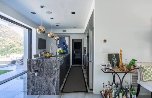 Los Angeles House | Troy Hill - Sleek & Modern Hollywood Hills Home with Stunning Views