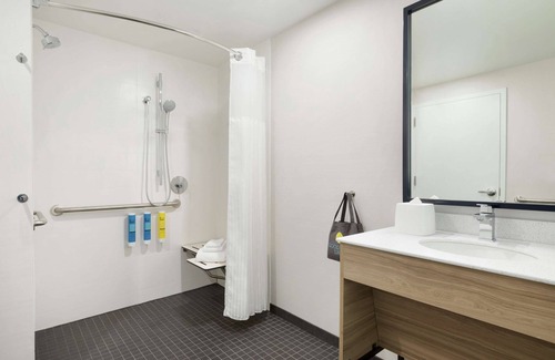 Westmere Hotel | Tru By Hilton Albany Crossgates Mall