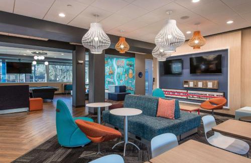 Cape Fear Hotel | Tru by Hilton Fayetteville I-95