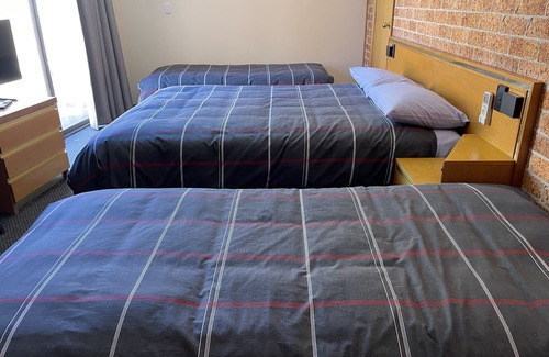 West Wyalong Hotel | True Blue Motor Inn